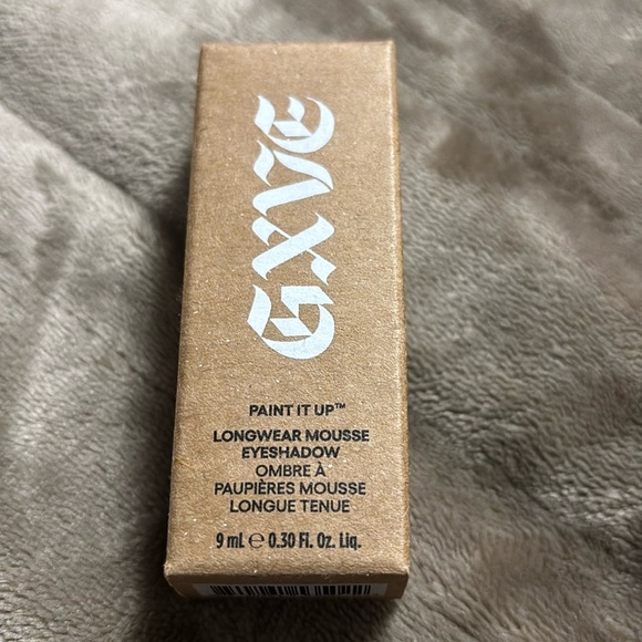 Gwen Stefani eyeshadow - Picture 2 of 4